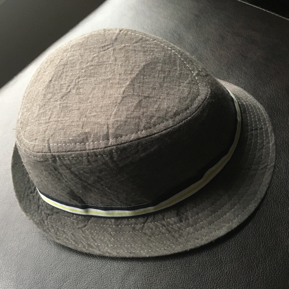 H & M Boys Hat with Brim Grey Navy Green White
